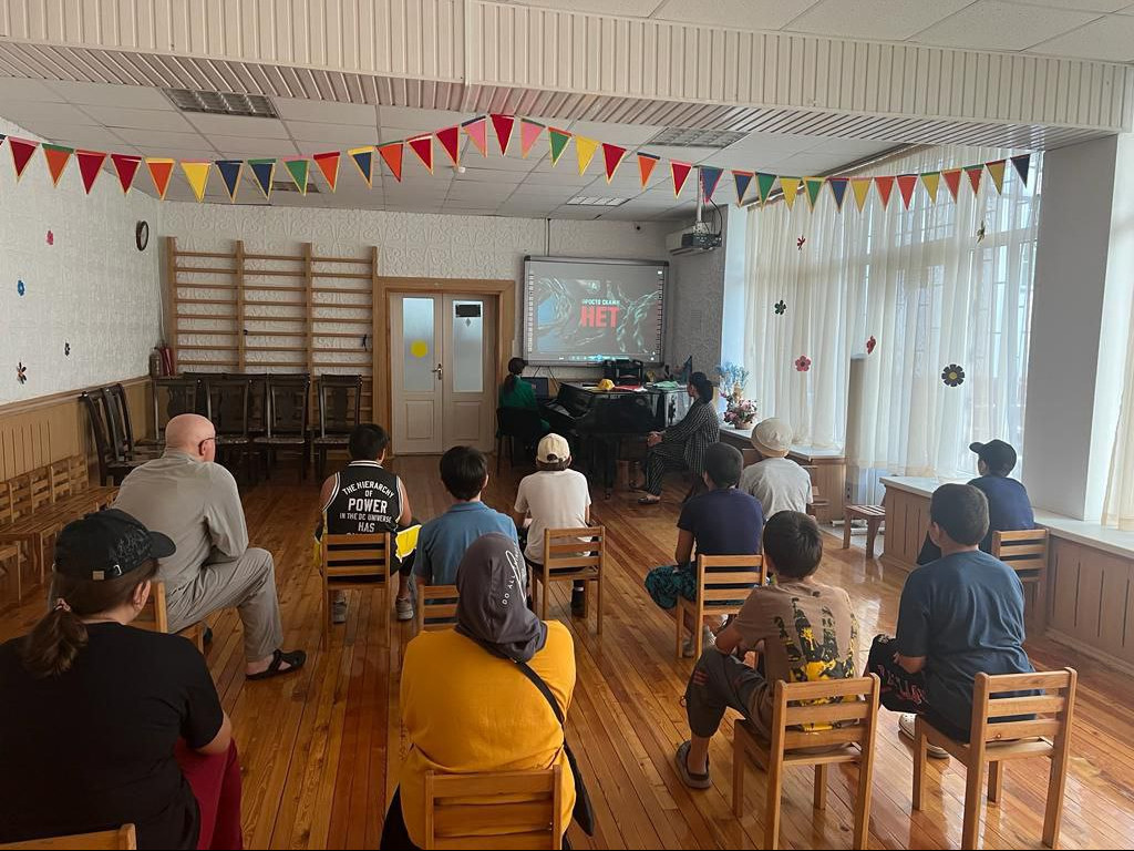 В центре помощи семье и детям Минтруда РД прошло профилактическое мероприятие о вреде наркотических веществ.